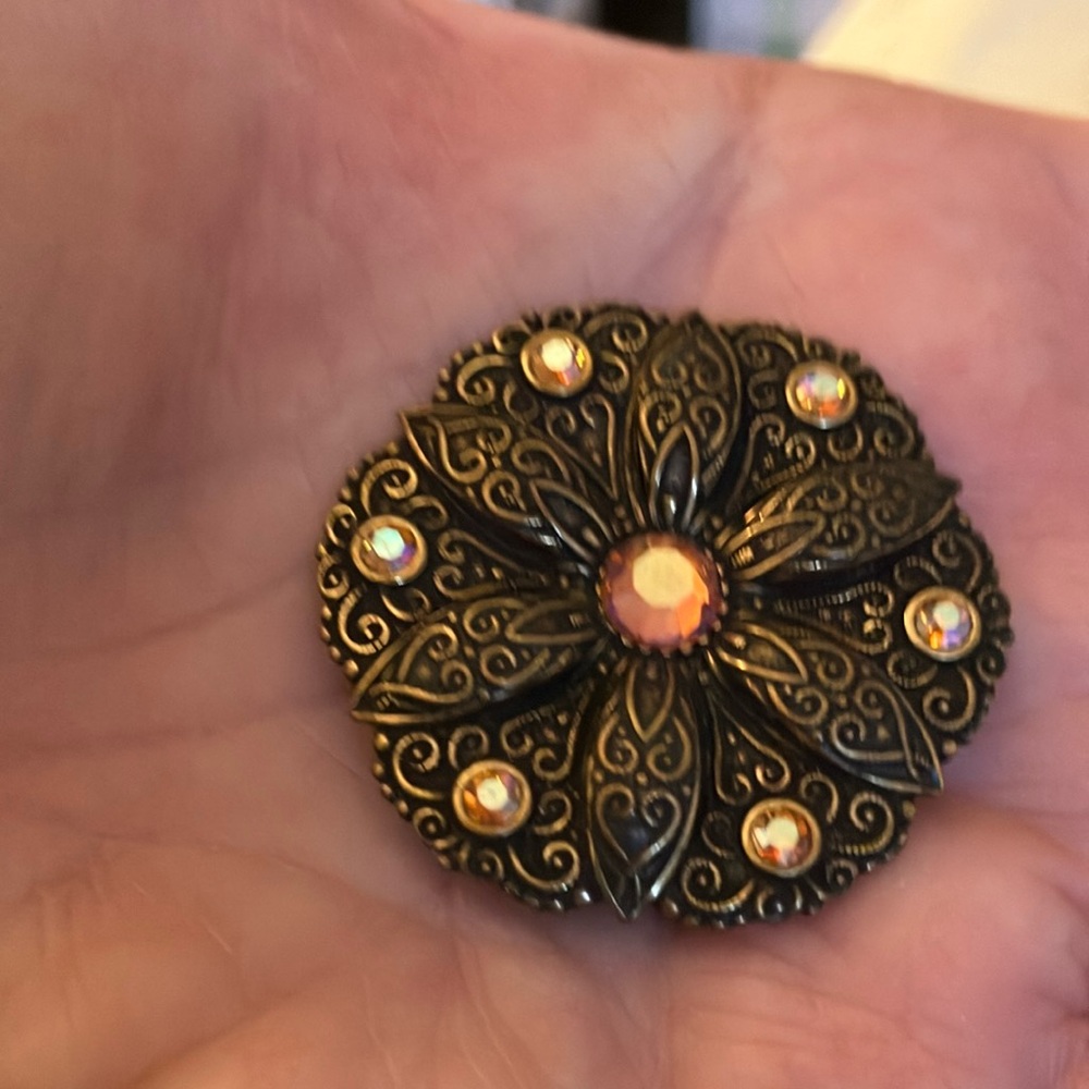 Elegant Black and Gold Floral Brooch
